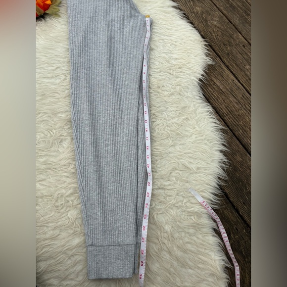 ALO yoga Gray Ribbed Joggers - Picture 11 of 11